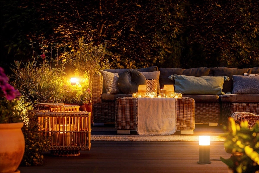 Đèn sân vườn Kingled ánh sáng vàng